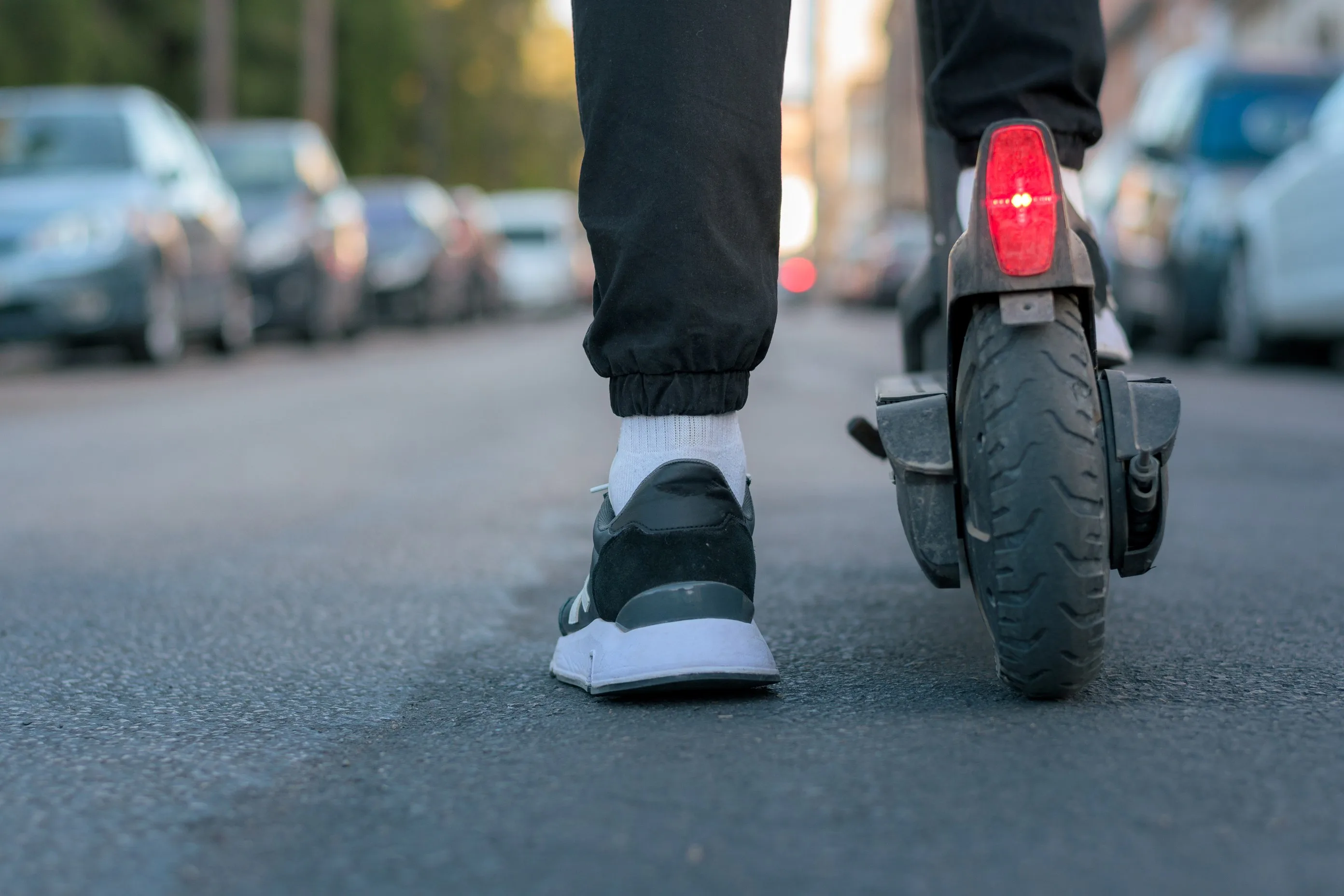 Do You Need a License or Insurance to Ride an E-Scooter? California Rules Explained